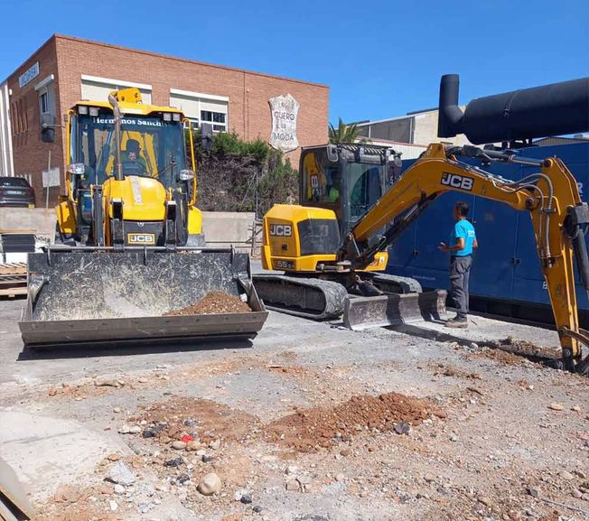 Movimientos de tierra y excavaciones Sanchis maquinaria pesada